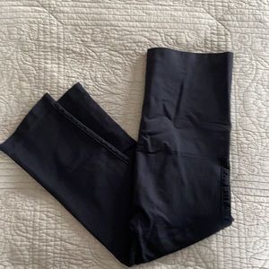 Postpartum Capri leggings